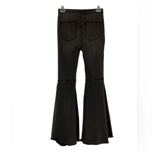 Free People We The Free Just Float on Super Flare Jeans Washed Black Raw Hem- 25 - Picture 10 of 14